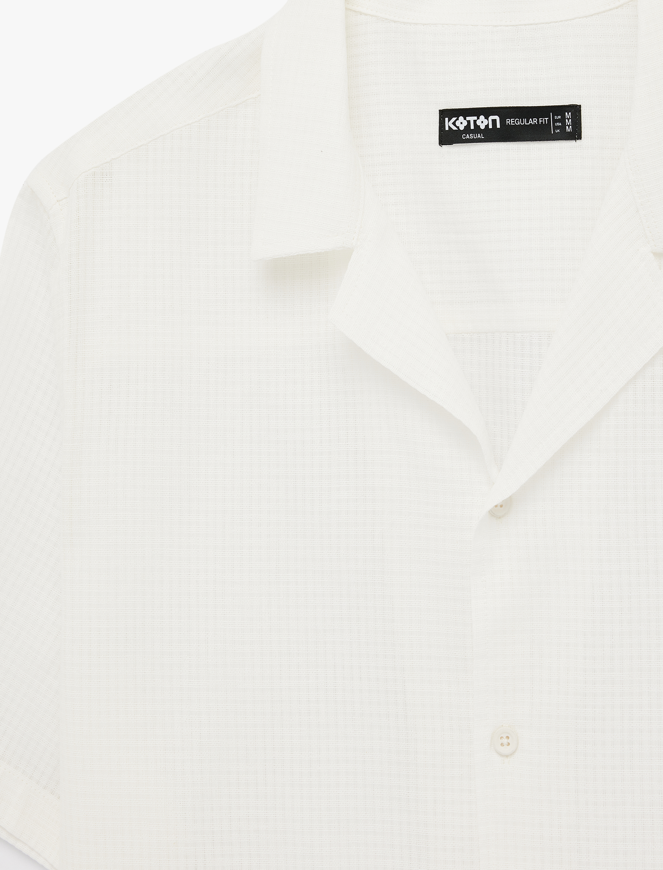   Regular Fit Pamuklu Dokulu Kısa Kollu Apaş Yaka Gömlek