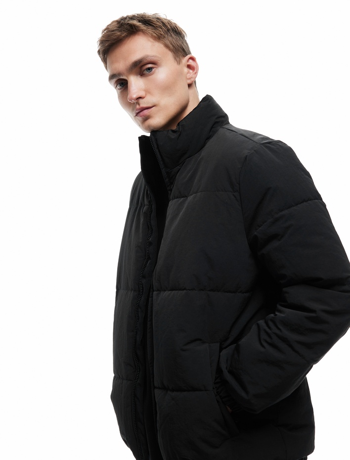  Dik Yaka Cep Detaylı Fermuarlı İçi Polarlı Kışlık Mont