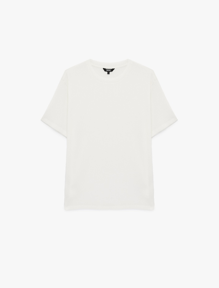  Regular Fit Dokulu Kısa Kollu Basic Bisiklet Yaka Tişört