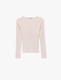 Slim Fit Dantel Detaylı Uzun Kollu Fiyonklu V Yaka Tişört