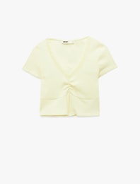 Büzgülü Dantel Detaylı Slim Fit V Yaka Kısa Kollu Tişört