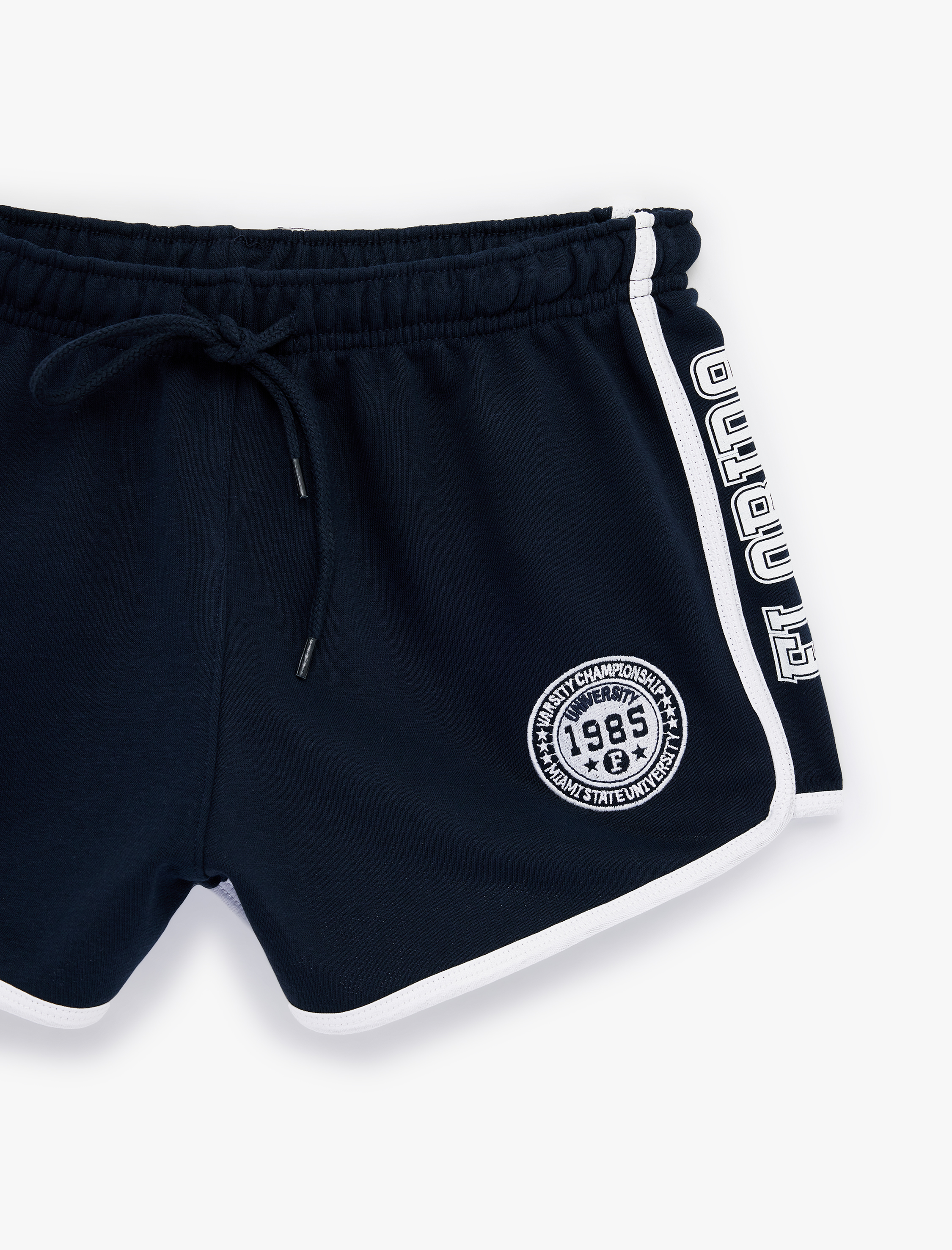   Nakış Detaylı Beli Lastikli Biyeli Mini Şort