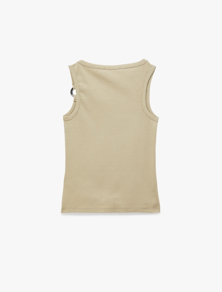  Metal Aksesuarlı Asimetrik Yaka Kolsuz Bluz