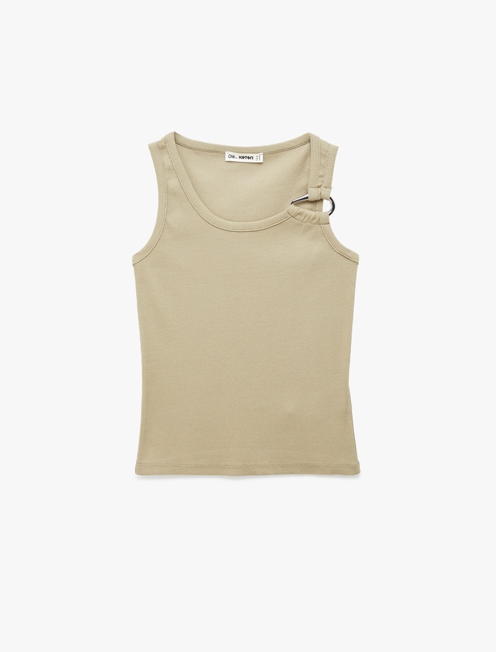  Metal Aksesuarlı Asimetrik Yaka Kolsuz Bluz