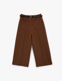 Aplike Cep Detaylı Geniş Paça Kemerli Kumaş Pantolon