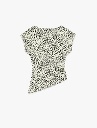 Drape Detaylı Kayık Yuvarlak Yaka Kolsuz Desenli Bluz