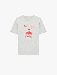 Kısa Kollu Bisiklet Yaka Nakış ve Baskı Detaylı Tişört