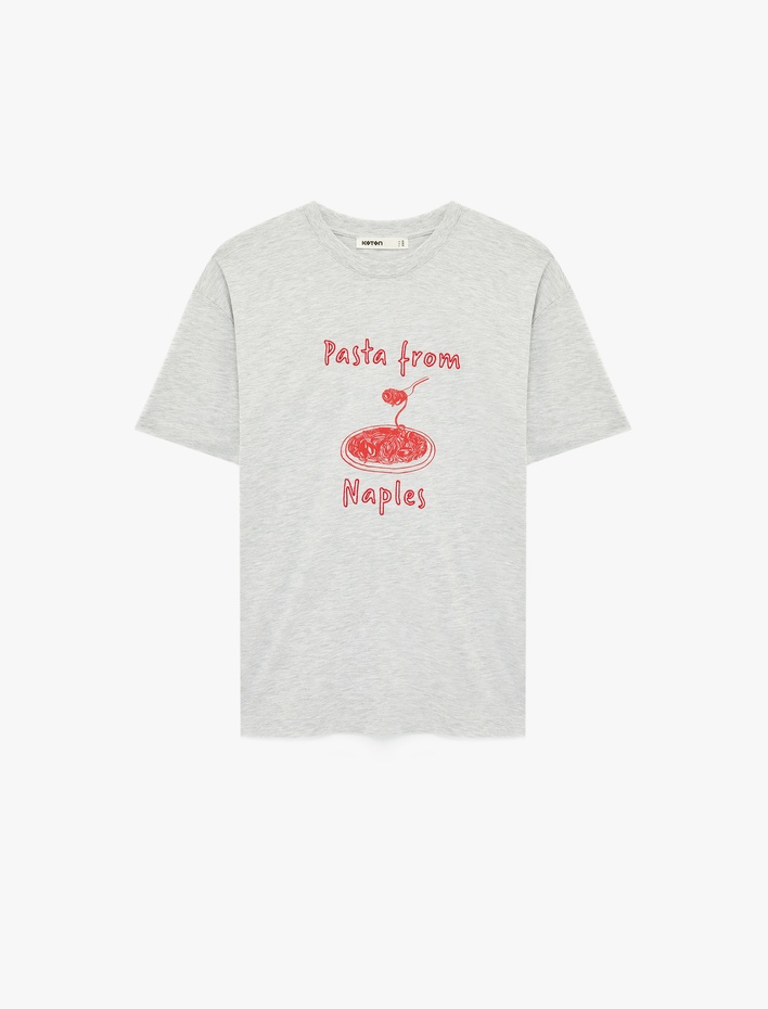  Kısa Kollu Bisiklet Yaka Nakış ve Baskı Detaylı Tişört