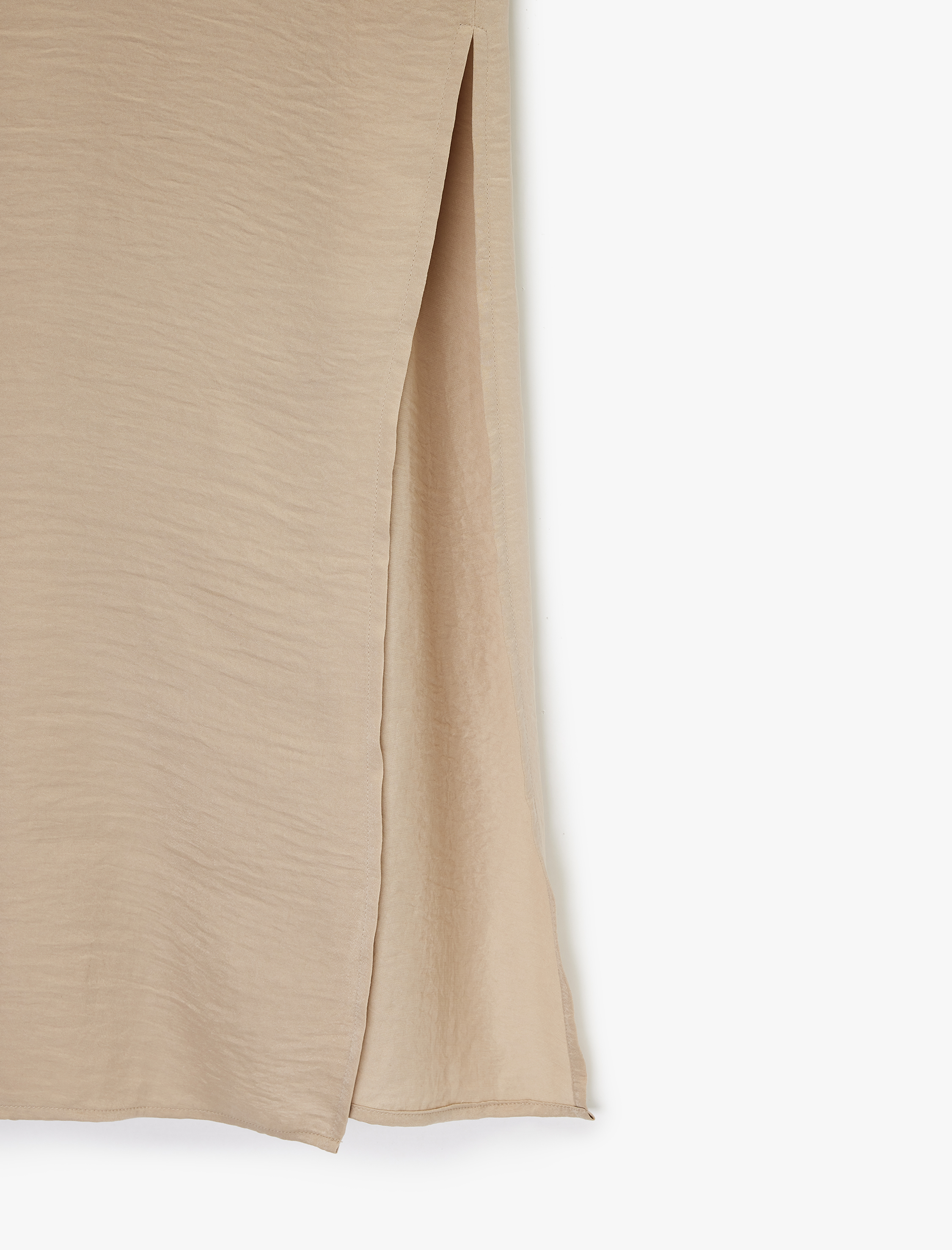   Aerobin Kumaş Yırtmaç Detaylı İnce Askılı Saten Midi Elbise