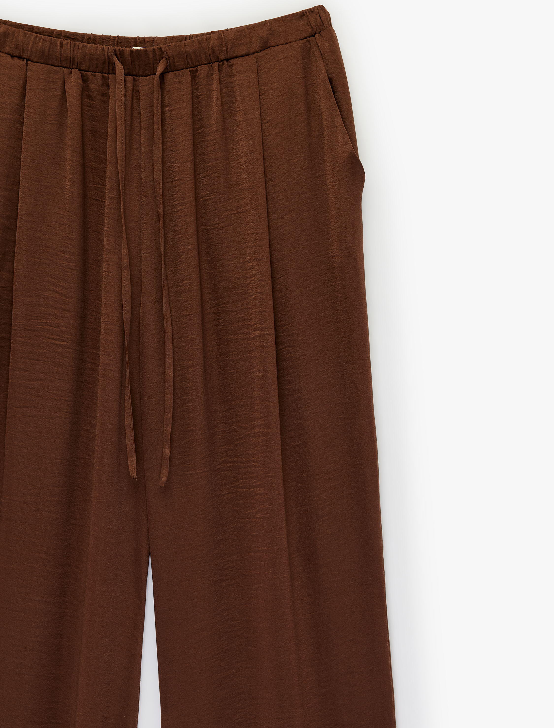 Aerobin Kumaş Beli Bağcıklı Cepli Geniş Düz Paça Saten Pantolon - Görsel 4