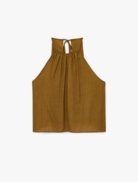 Viskon Karışımlı Kolsuz Bağlama Detaylı Dokulu Halter Yaka Bluz