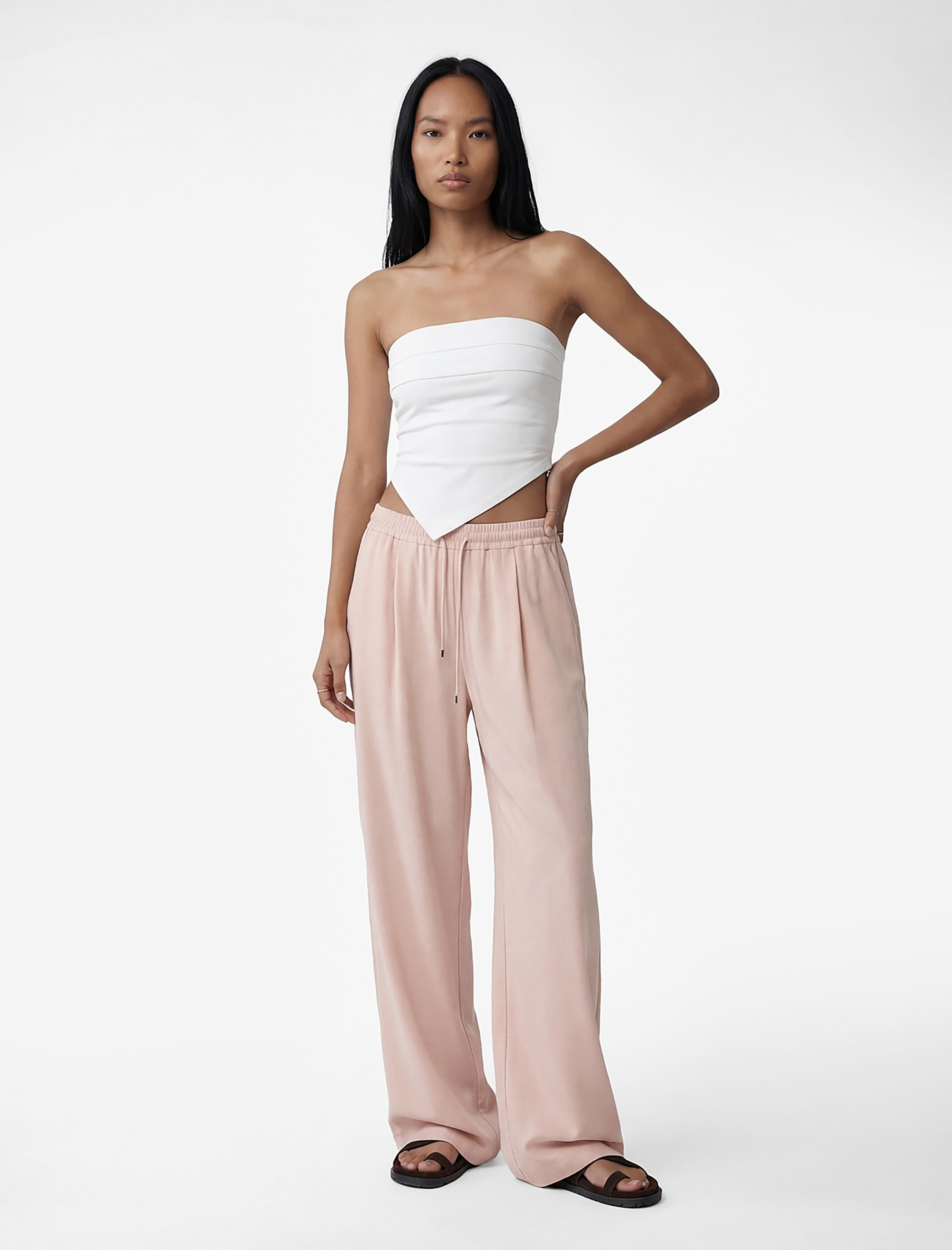   Regular Fit Viskon Karışımlı Beli Bağcıklı Pileli Pantolon