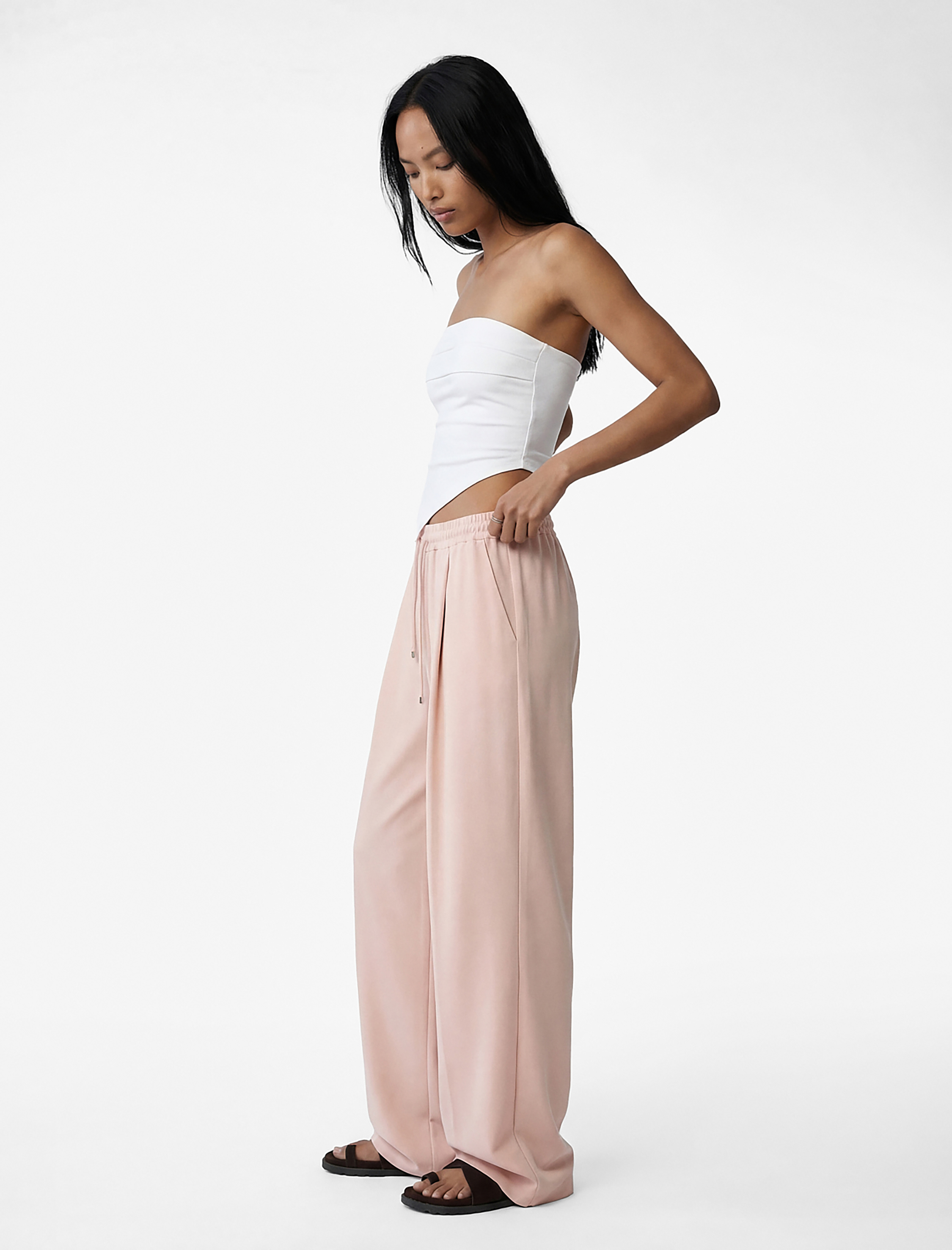   Regular Fit Viskon Karışımlı Beli Bağcıklı Pileli Pantolon