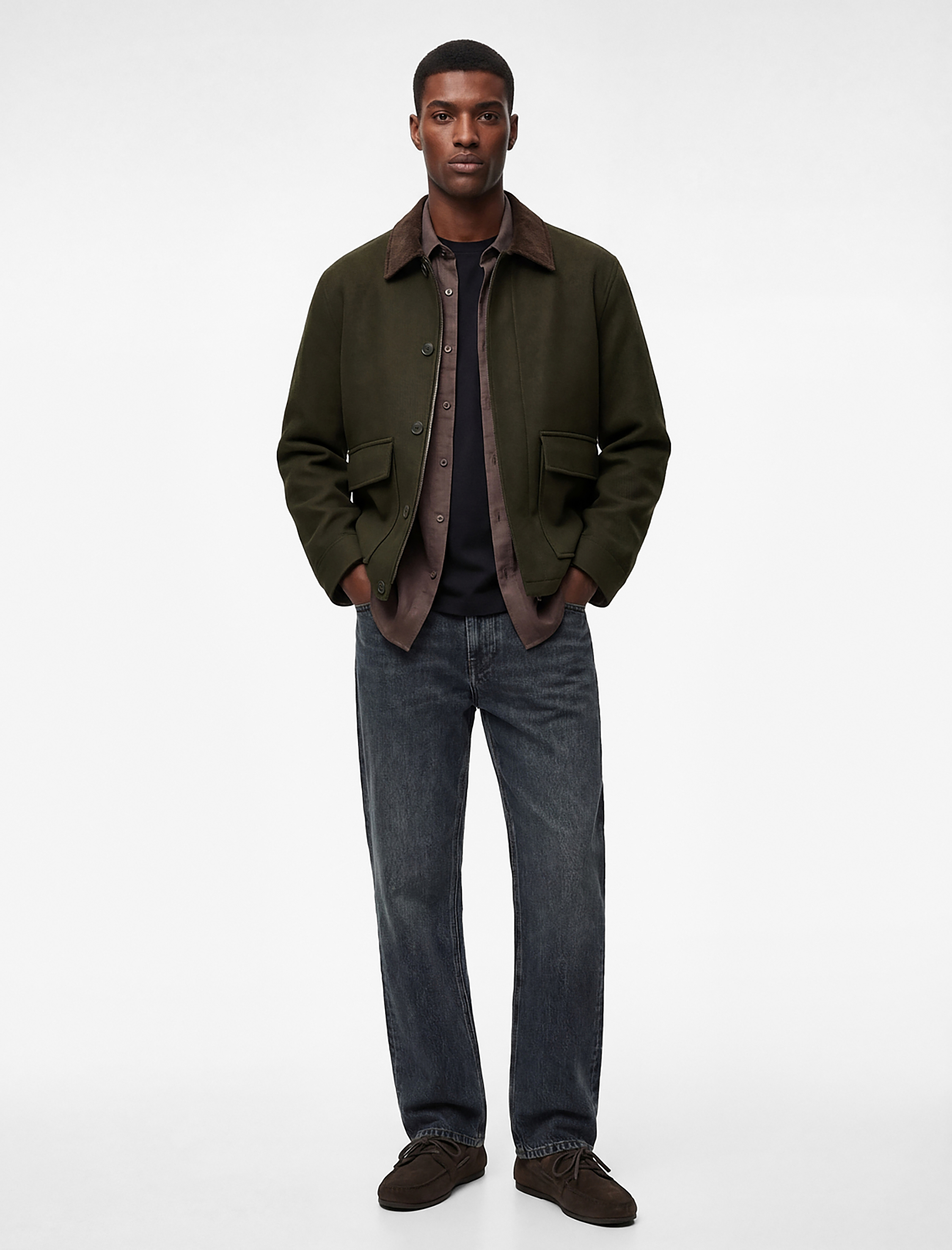   Regular Fit Uzun Kollu Kapaklı Cepli Kadife Gömlek Yaka Kaşe Ceket