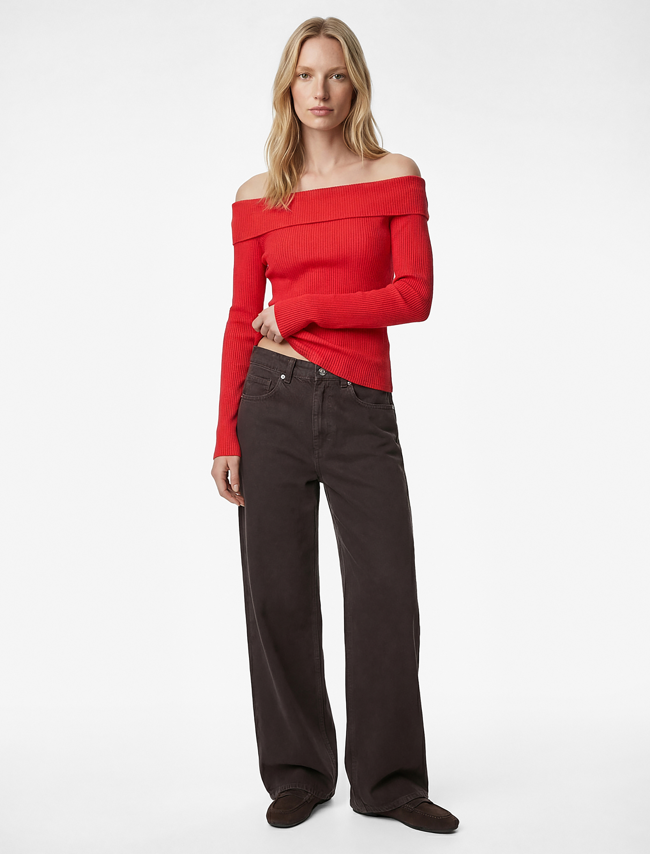   Pamuklu Uzun Kollu Omzu Açık Madonna Yaka Tişört