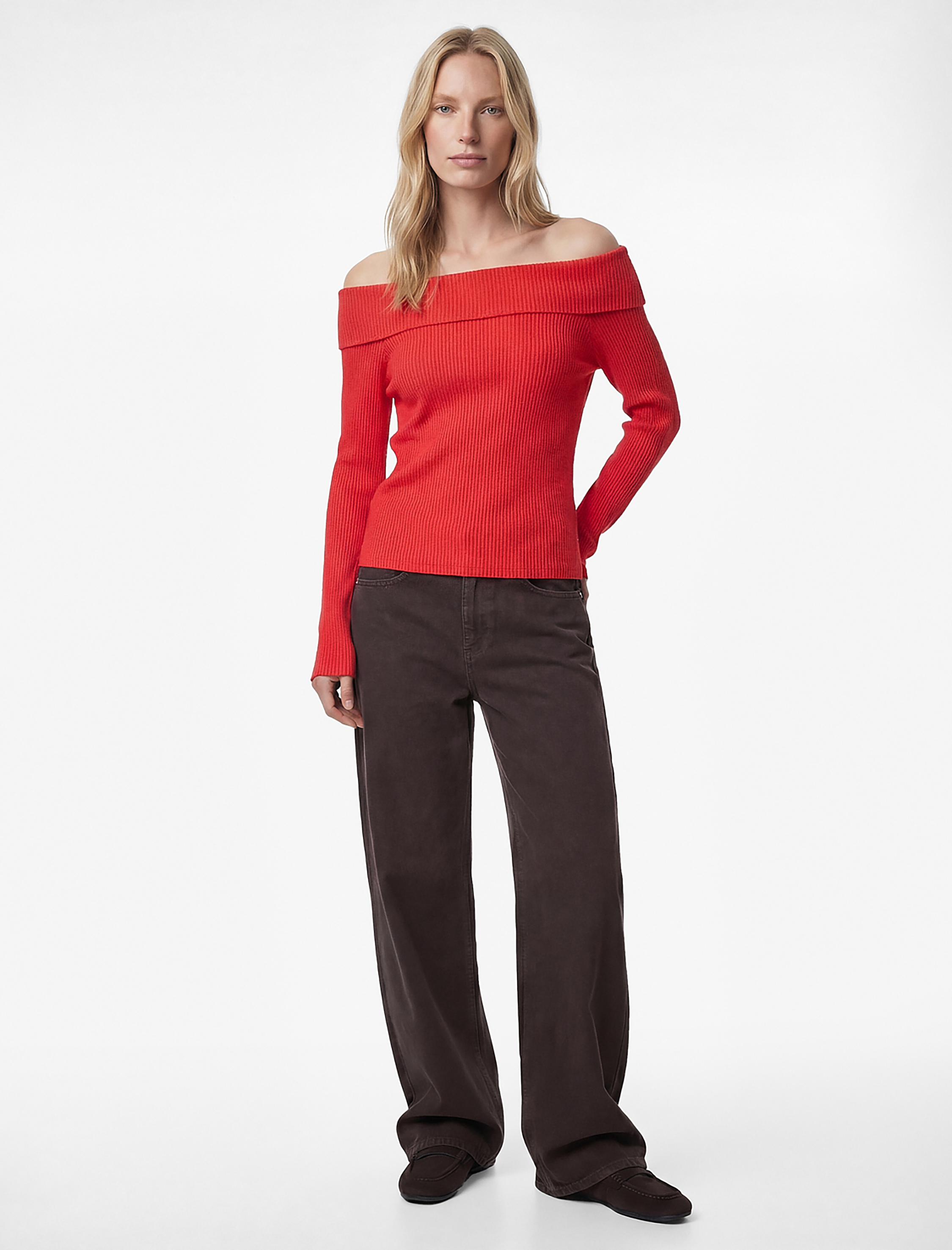   Pamuklu Uzun Kollu Omzu Açık Madonna Yaka Tişört