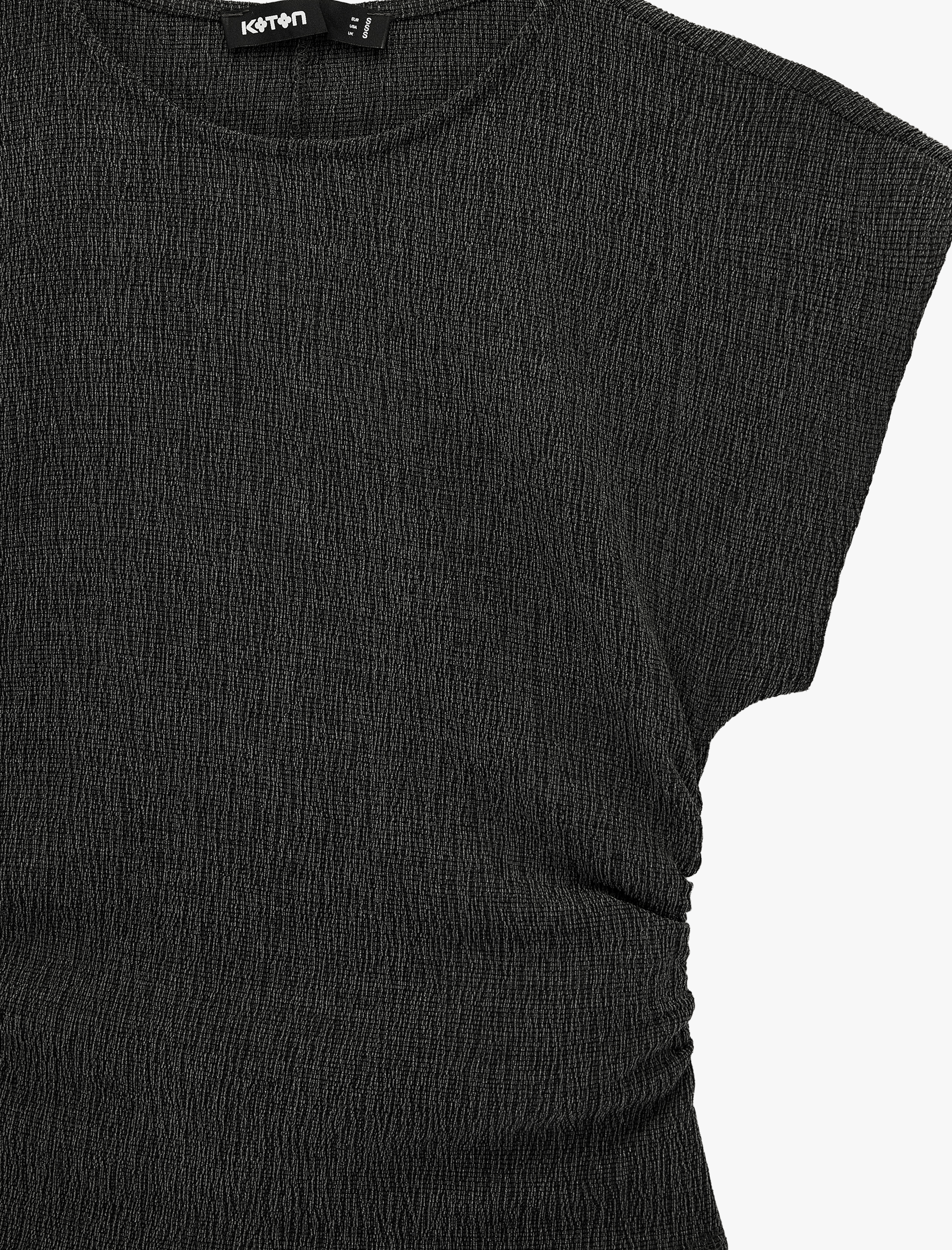   Bürümcük Kumaş Slim Fit Kısa Kollu Bisiklet Yaka Drapeli Dokulu Tişört