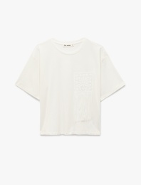 Pamuklu Kısa Kollu Bisiklet Yaka Püsküllü Cep Detaylı Tişört