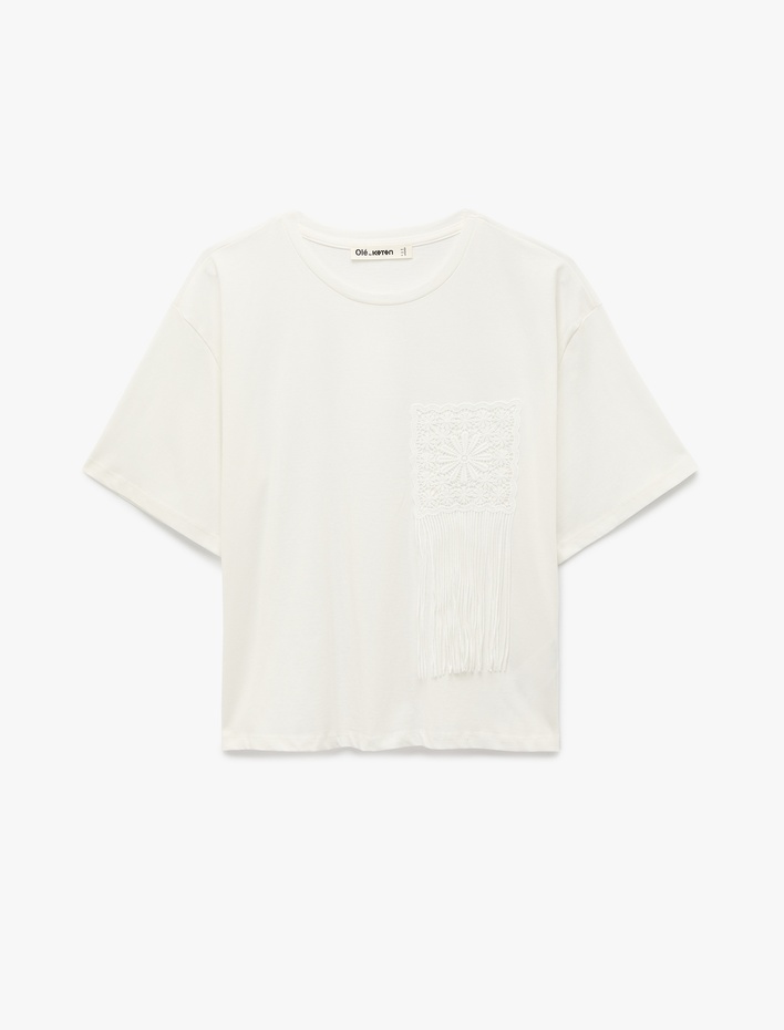  Pamuklu Kısa Kollu Bisiklet Yaka Püsküllü Cep Detaylı Tişört