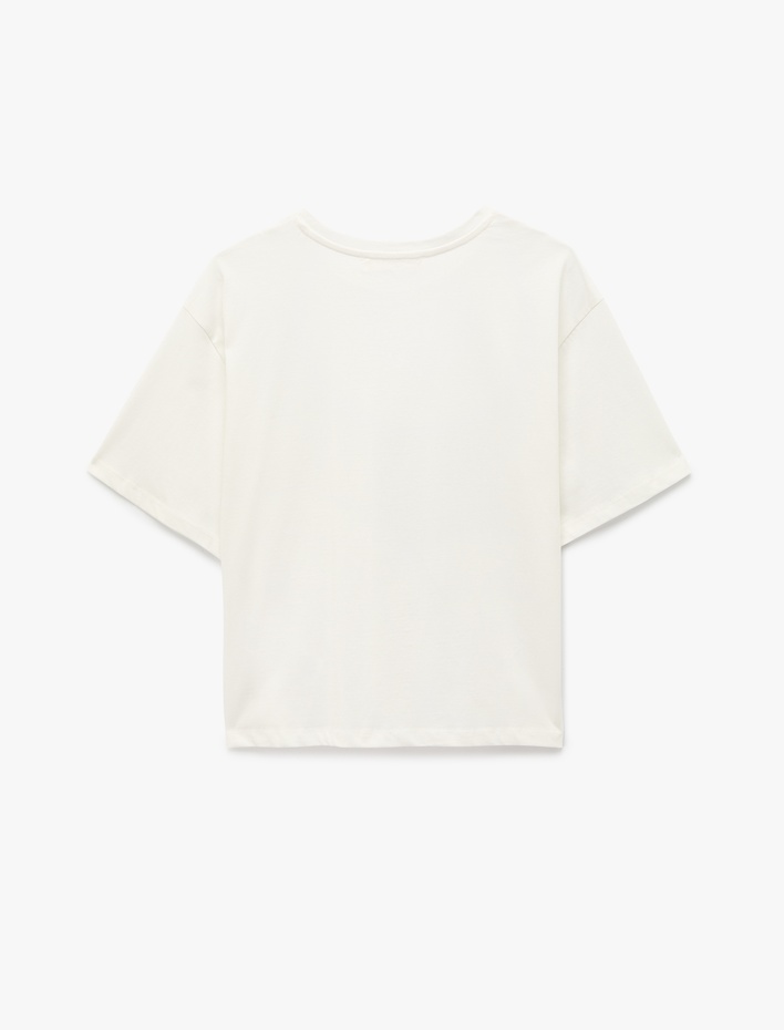  Pamuklu Kısa Kollu Bisiklet Yaka Püsküllü Cep Detaylı Tişört