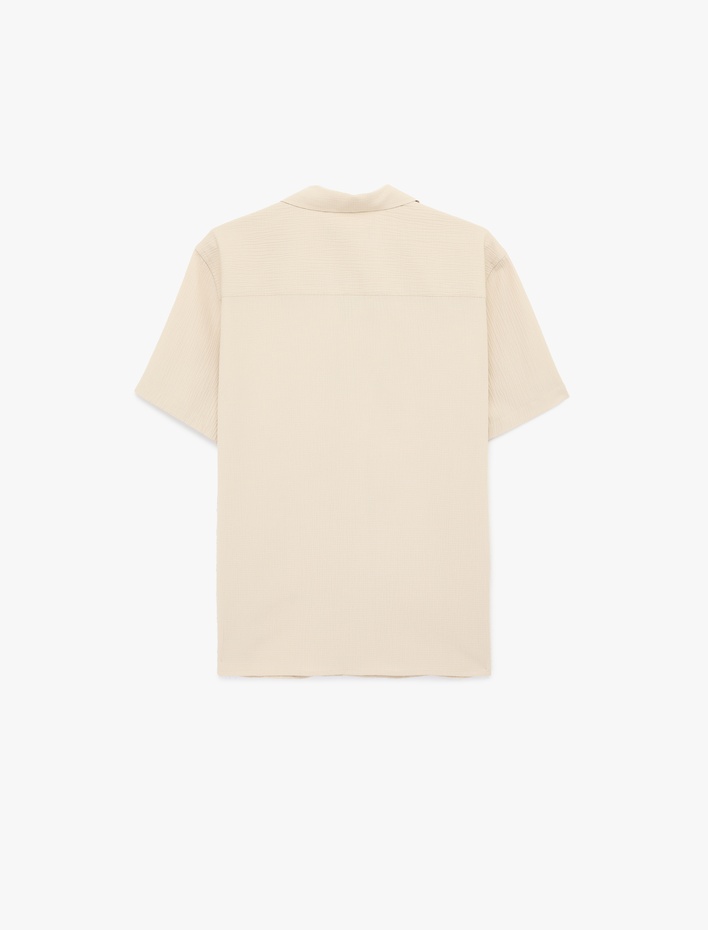  Regular Fit Dokulu Düğmeli Kısa Kollu Apaş Yaka Gömlek