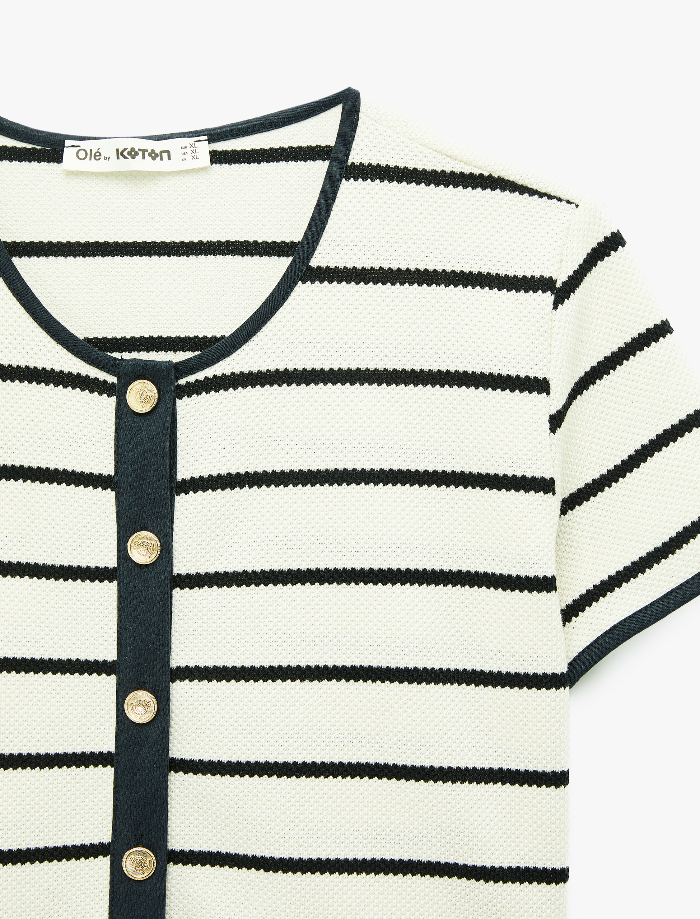   Düğme Detaylı Regular Fit Kısa Kollu Bisiklet Yaka Bluz