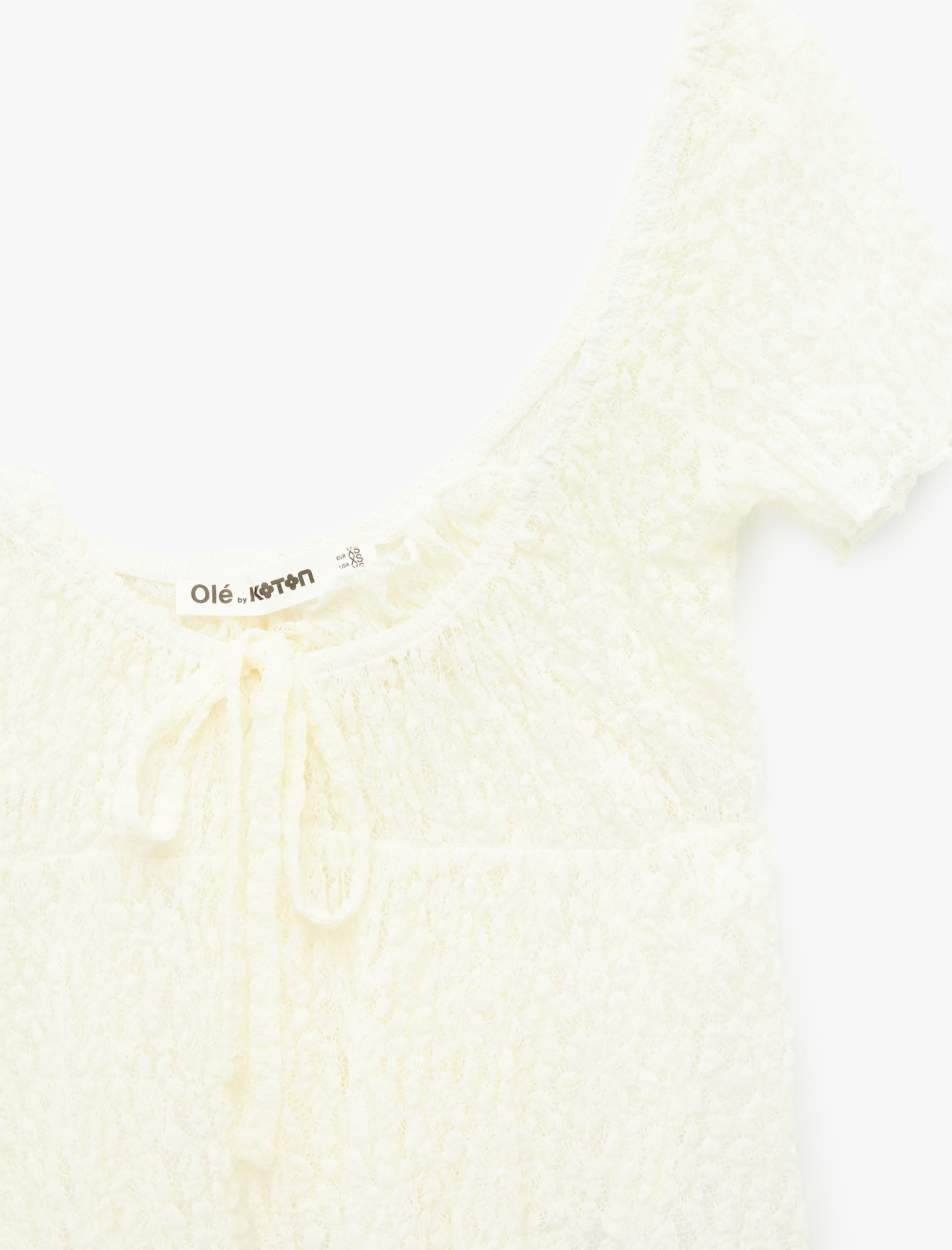   Bağcık Detaylı Asimetrik U Yaka Kısa Kollu Dantel Bluz