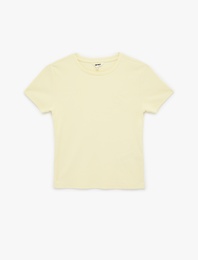 Pamuklu Slim Fit Kısa Kollu Bisiklet Yaka Nakış Detaylı Fitilli Tişört