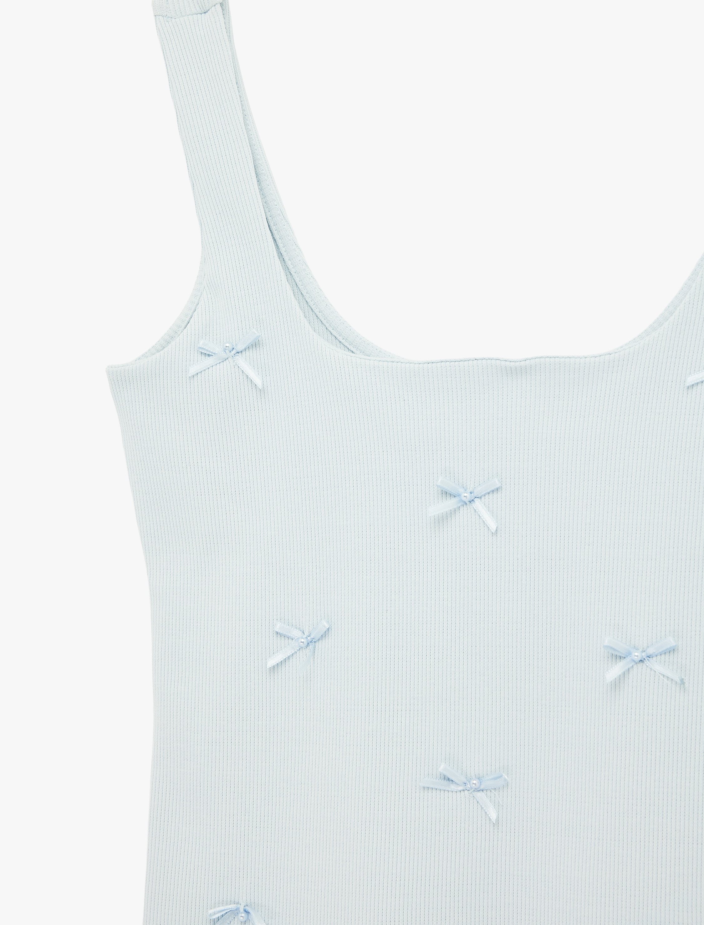   Pamuklu Kare Yaka Fiyonklu Kalın Askılı Bluz