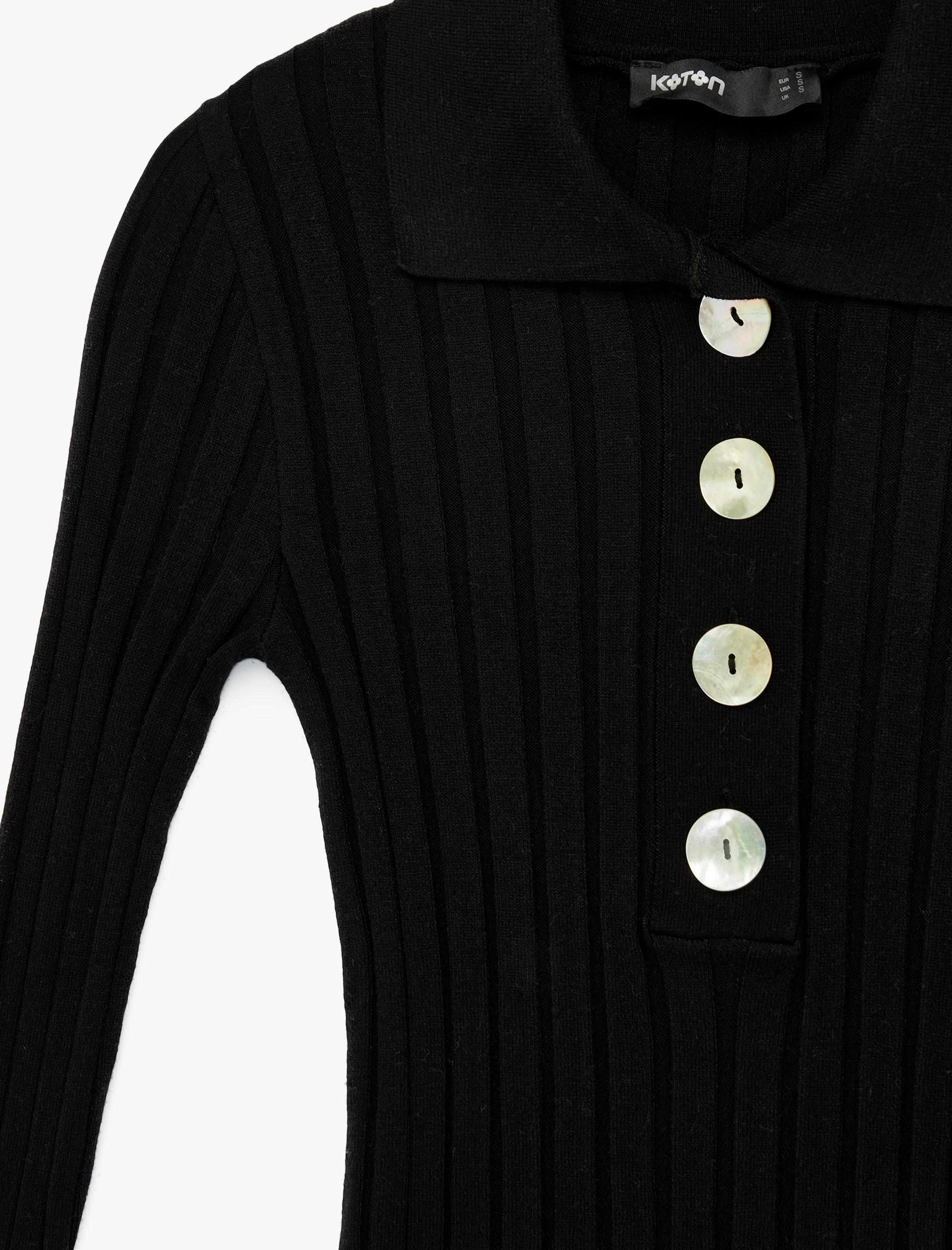   Uzun Kollu Büyük Düğme Detaylı Polo Yaka Triko Kazak