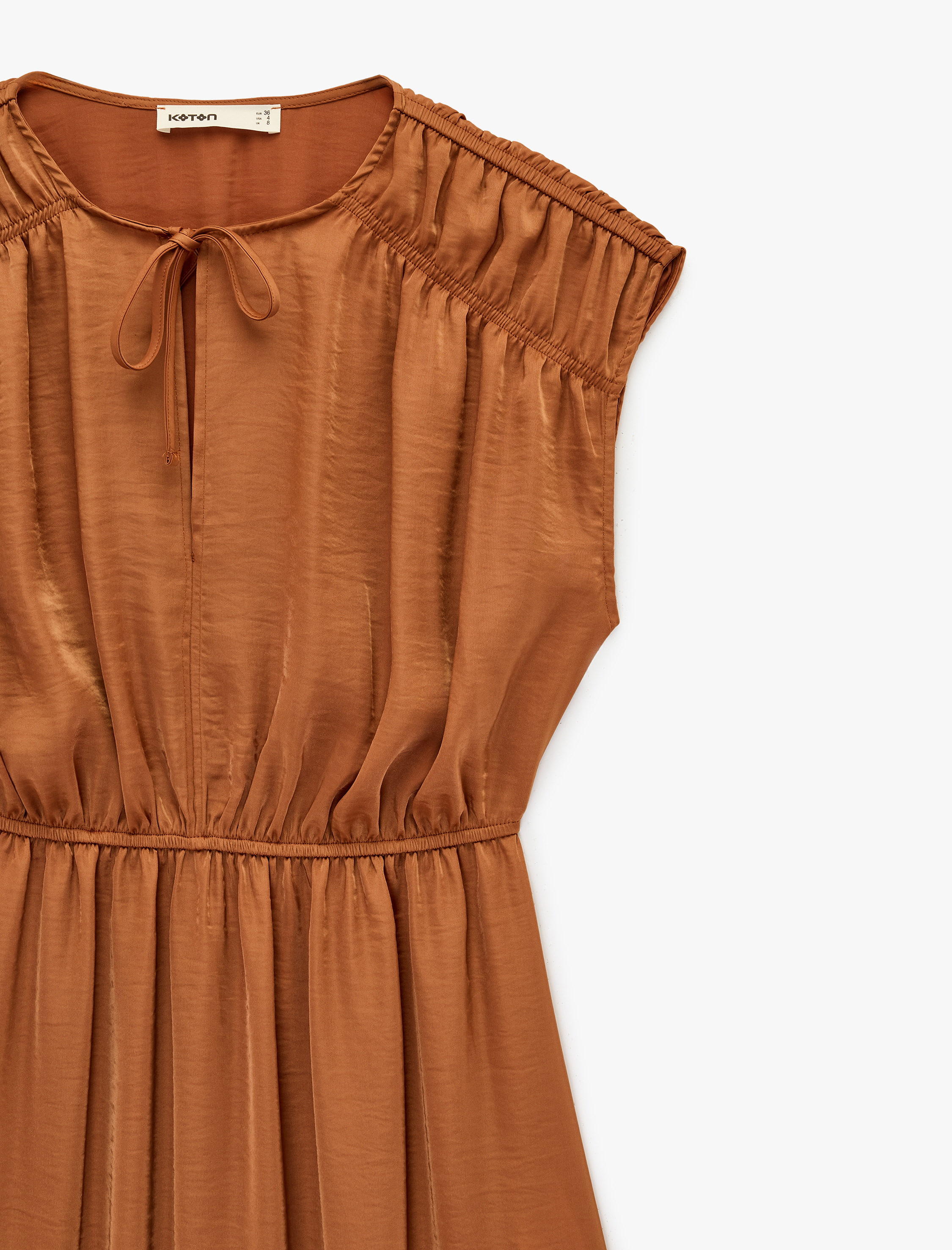   Kolsuz Yuvarlak Bağlamalı Yaka Büzgülü Midi Boy Saten Elbise