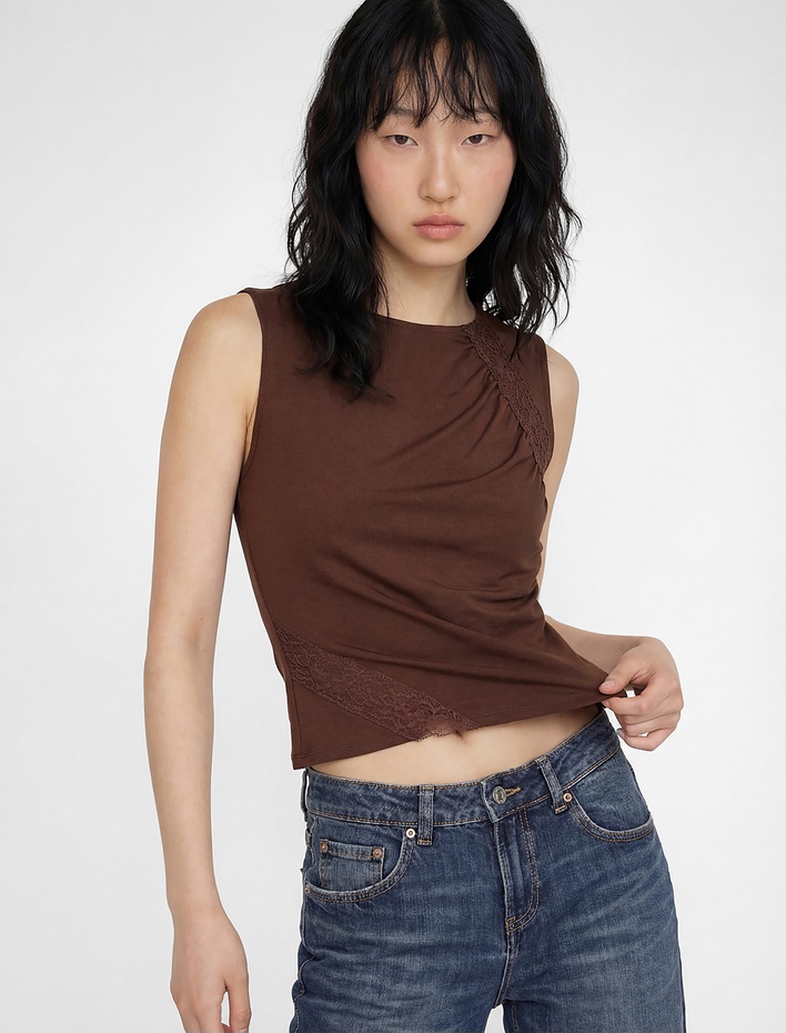  Slim Fit Kayık Yuvarlak Yaka Dantel Detaylı Kolsuz Bluz