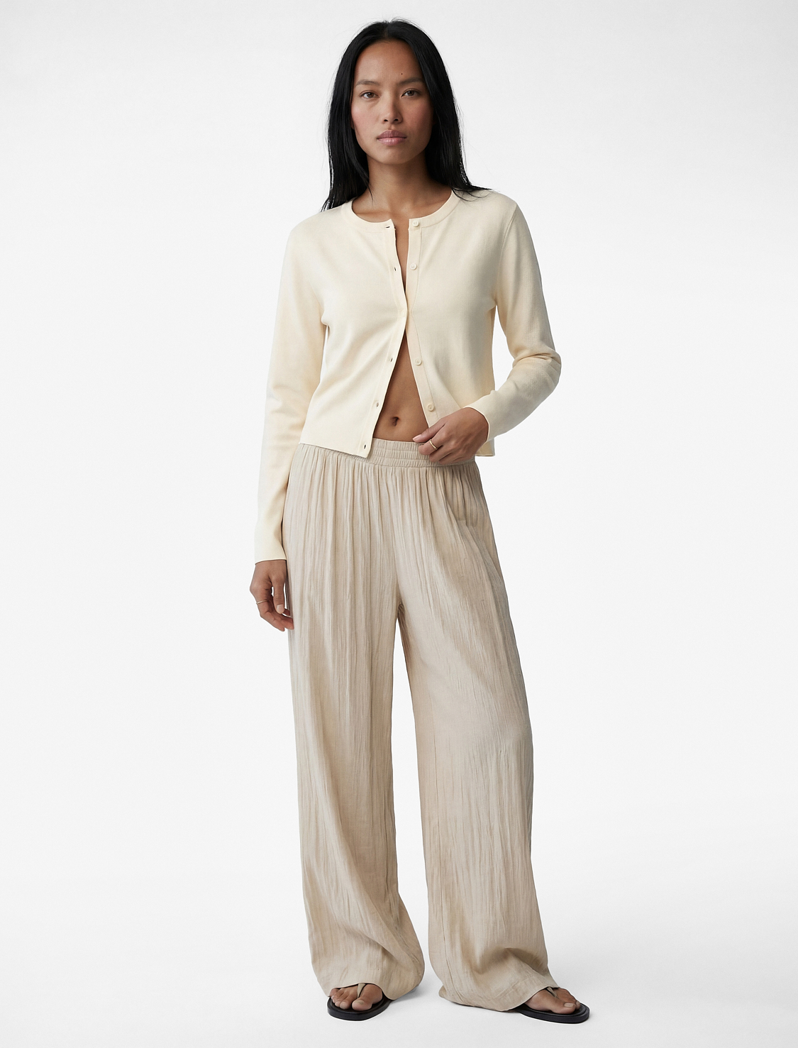   Uzun Kollu Düğmeli Bisiklet Yaka Triko Hırka