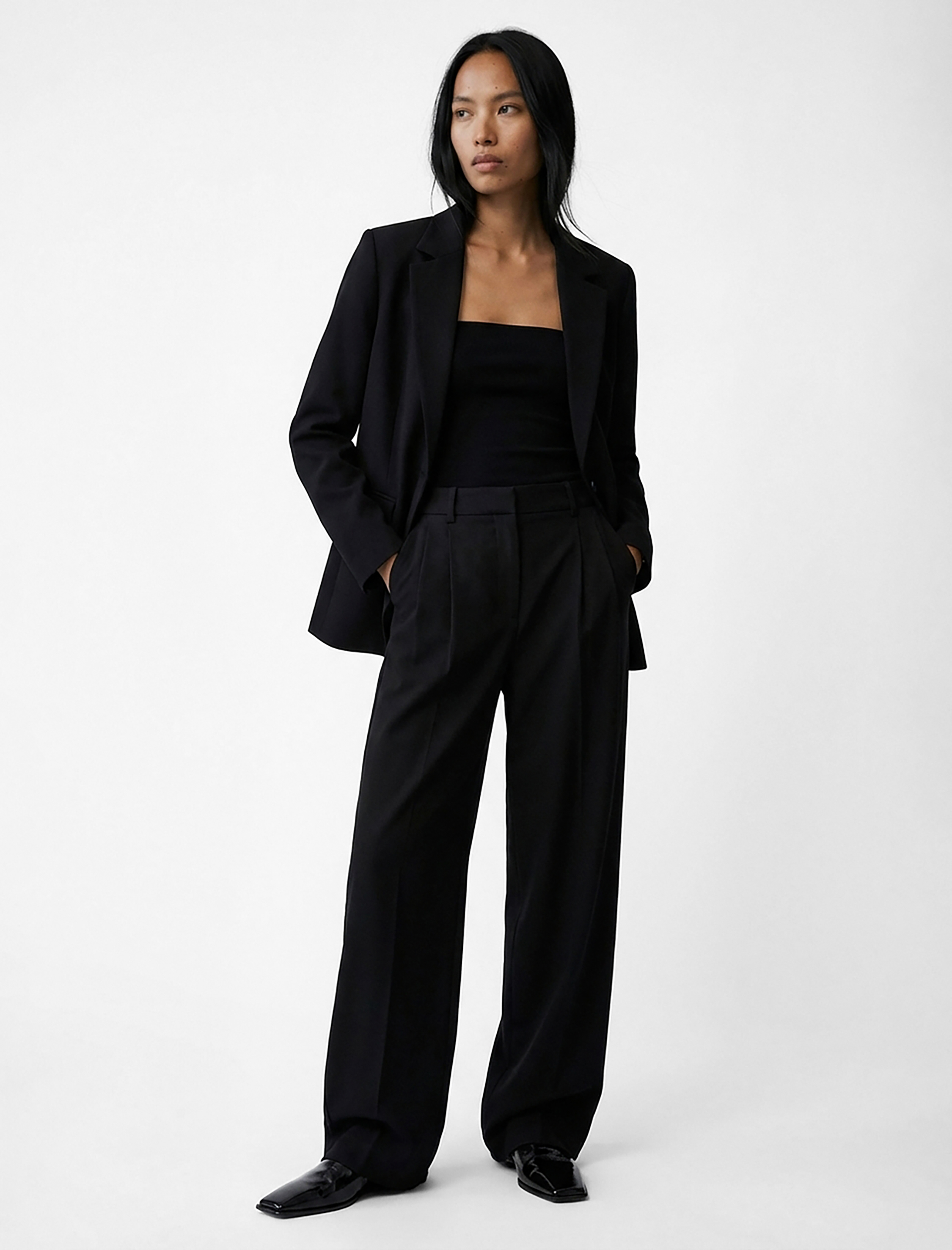   Geniş Yaka Uzun Kollu Slim Fit Düğmeli Cep Detaylı Blazer Ceket