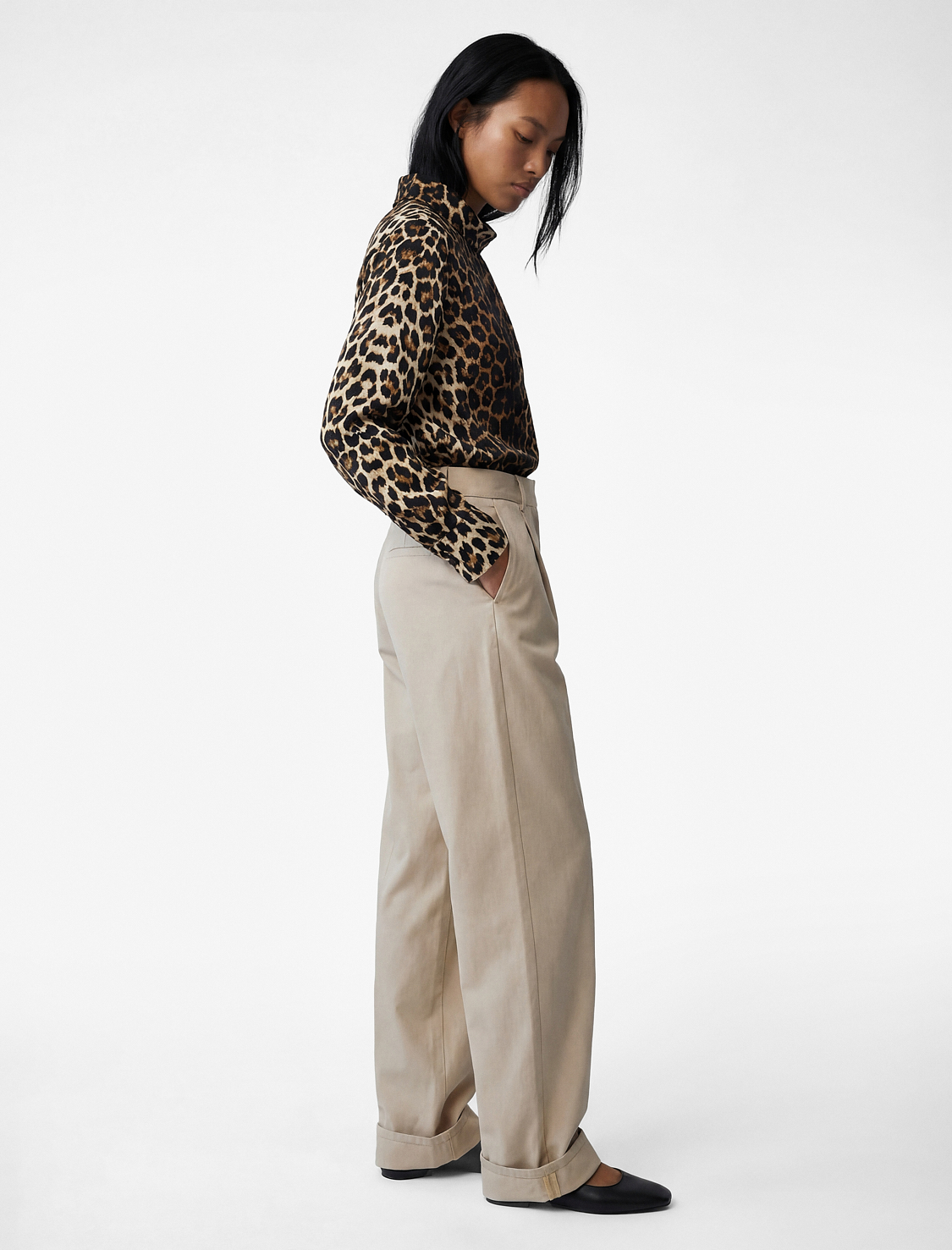   Krep Kumaş Dik Yaka Uzun Kollu Leopar Desenli Bluz