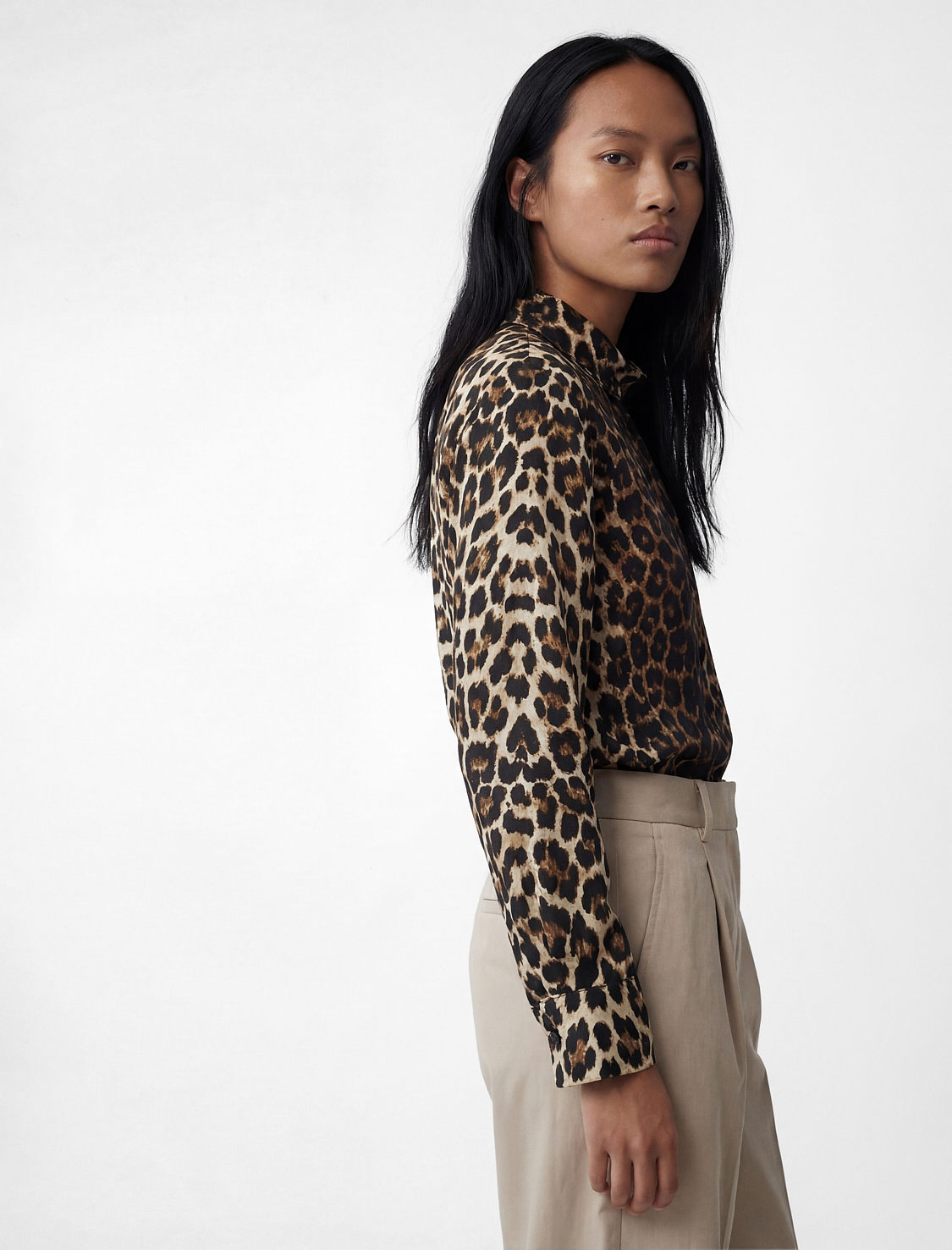   Krep Kumaş Dik Yaka Uzun Kollu Leopar Desenli Bluz