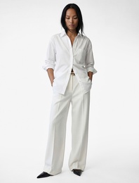 Düğmeli Uzun Kollu Klasik Yaka Gömlek