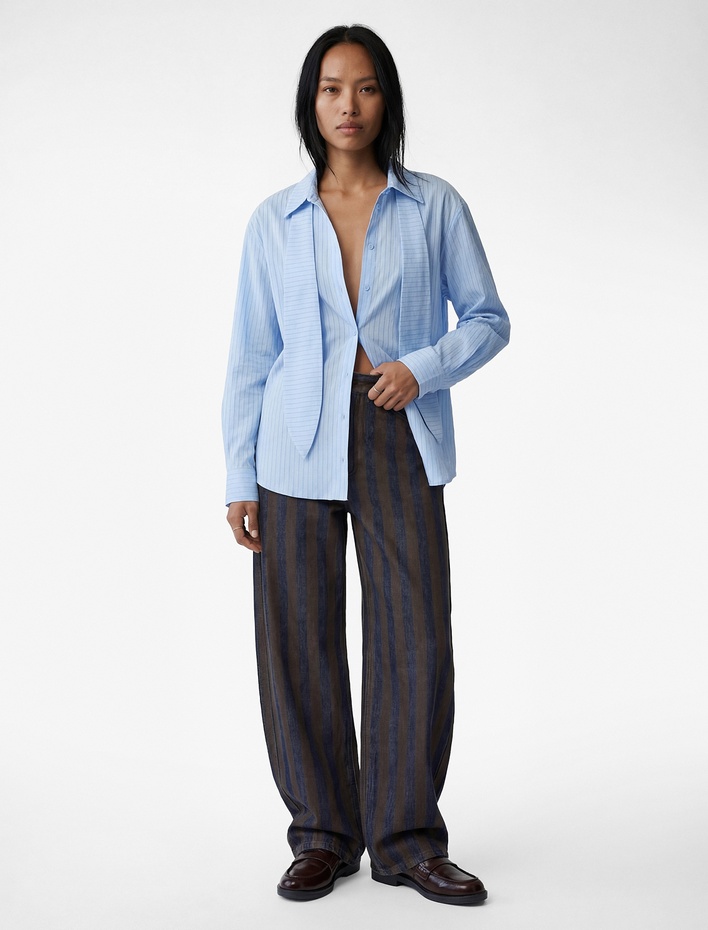  Regular Fit Uzun Kollu Çizgili Fular Yaka Gömlek