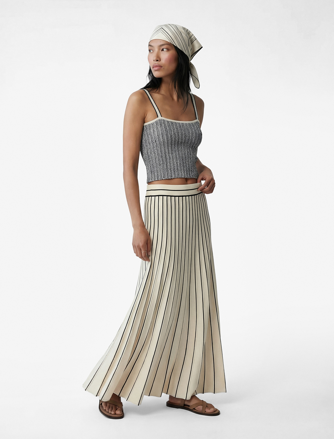   Kloş Kesim Çizgili Uzun Triko Etek