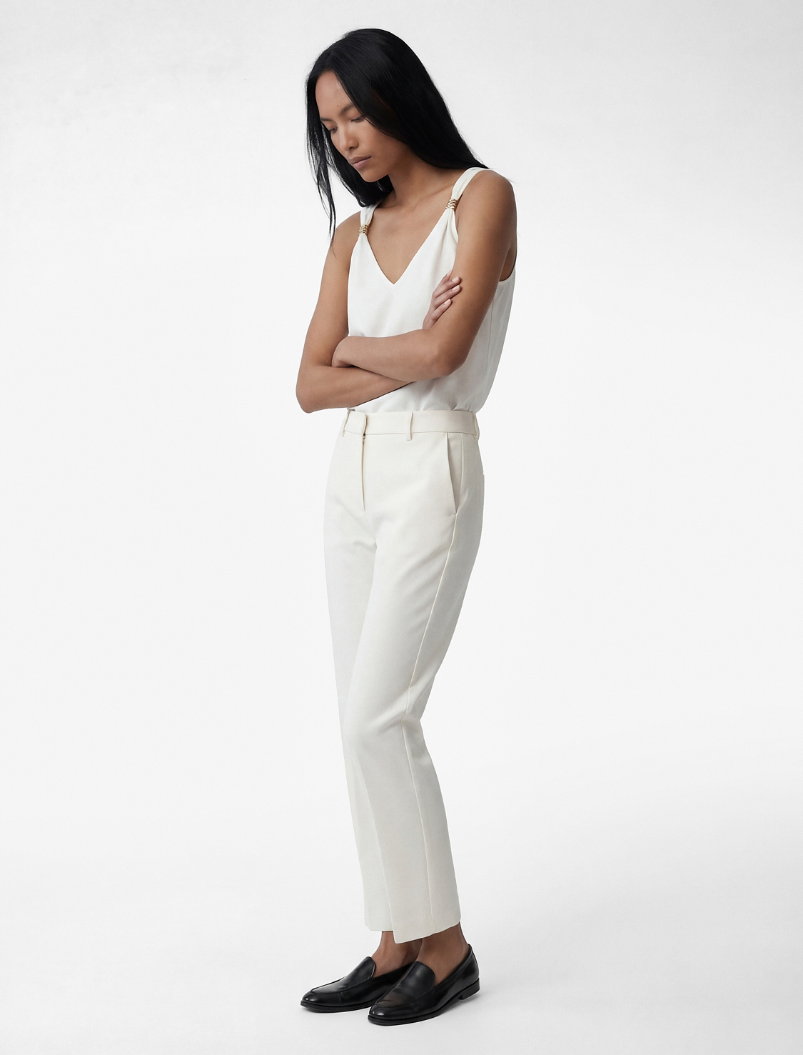   V Yaka Kolsuz Metal Aksesuarlı Viskon Bluz