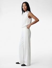 Asimetrik Yaka Metal Aksesuarlı Kolsuz Bluz