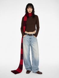 Pile Detaylı Uzun Kollu Pamuklu Slim Fit Kayık Yaka Tişört