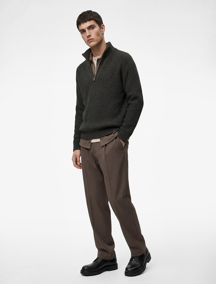  Regular Fit Uzun Kollu Yaka Detaylı Yarım Fermuarlı Triko Kazak