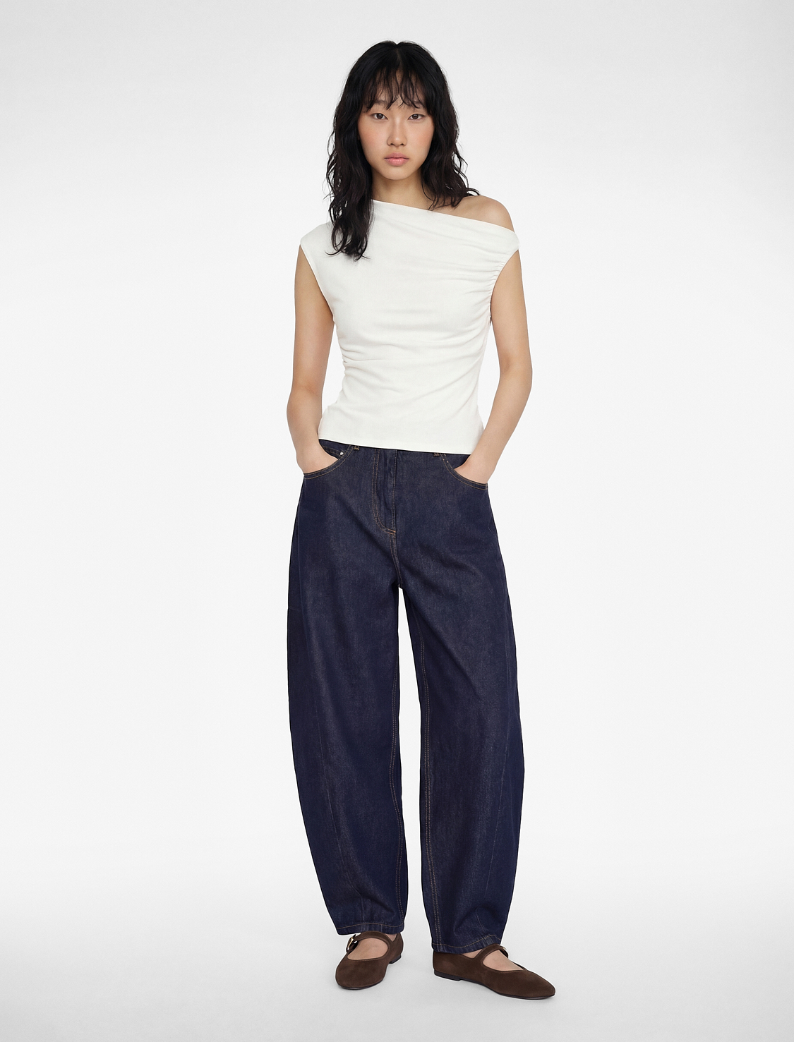   Asimetrik Yaka Drapeli Kolsuz Bluz