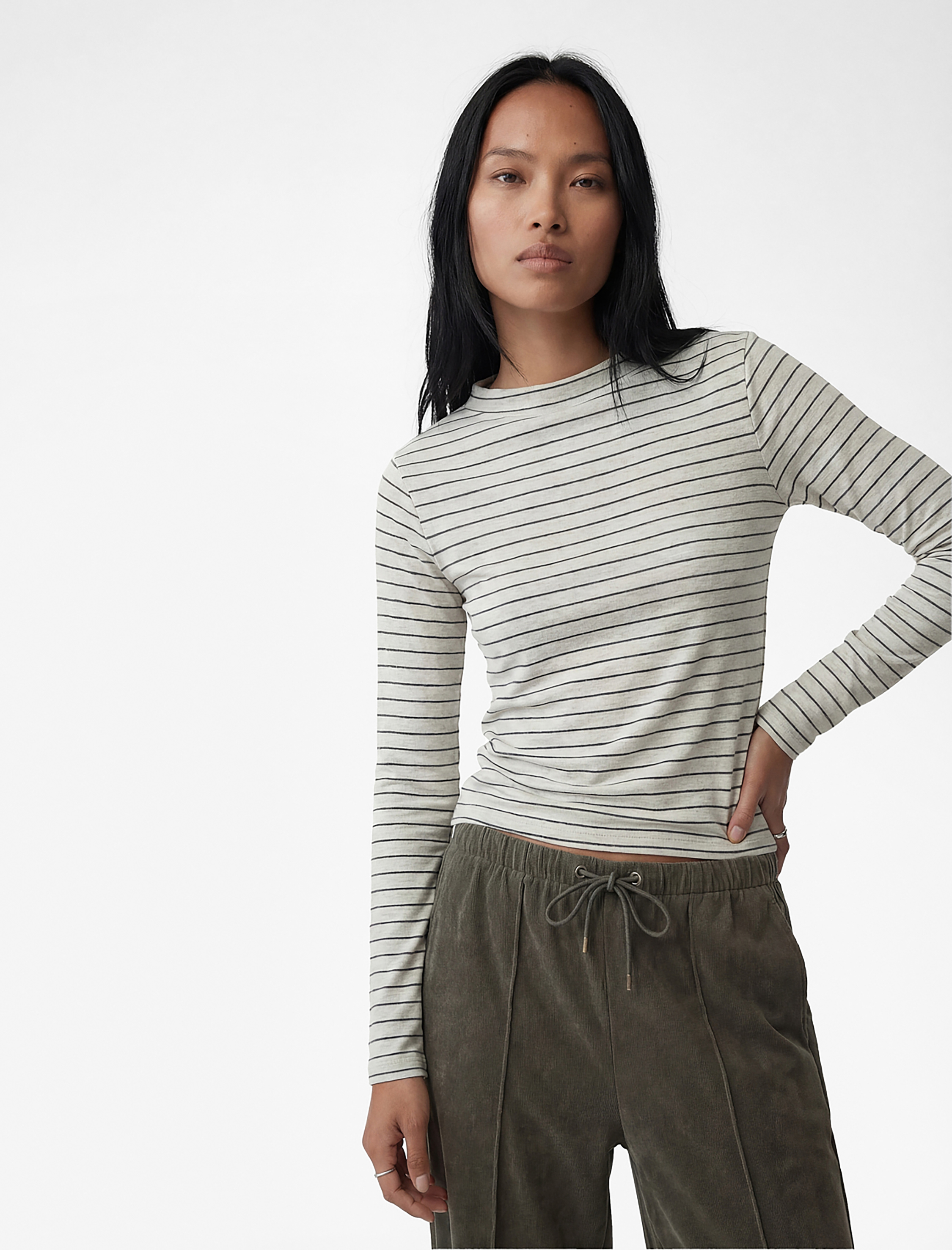   Slim Fit Uzun Kollu Geniş Hafif Dik Yaka Çizgili Tişört