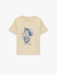 Pamuklu Kısa Kollu Bisiklet Yaka Deniz Kabuğu Baskılı Tişört