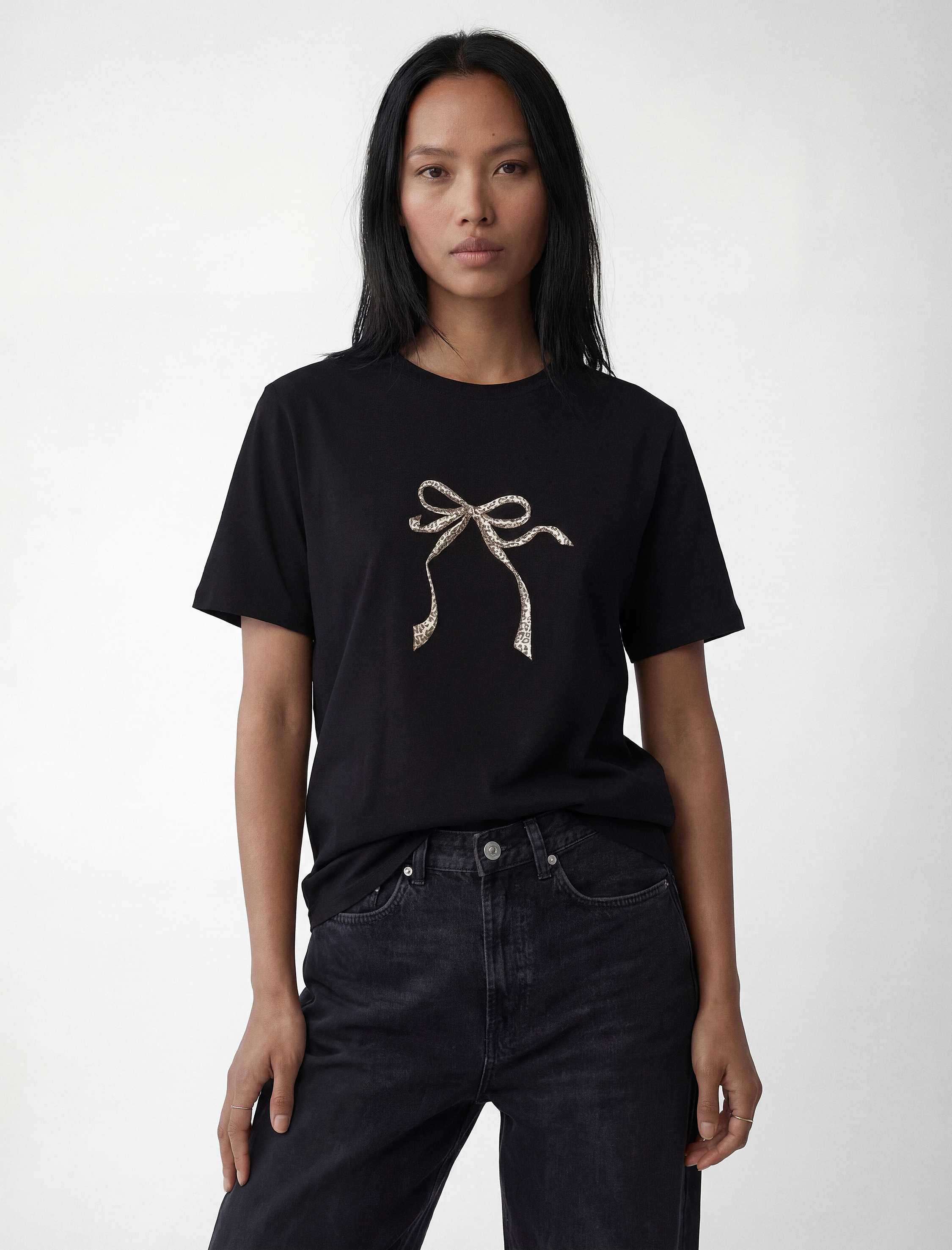   Kısa Kollu Bisiklet Yaka Leopar Desenli Fiyonk Baskılı Tişört