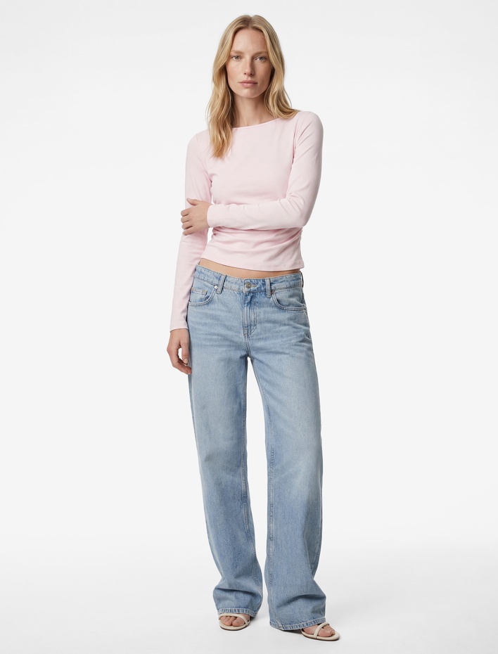  Pamuklu Slim Fit Kayık Yaka Uzun Kollu Drapeli Tişört