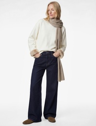 Uzun Kollu Manşetleri Suni Kürk Detaylı Yuvarlak Yaka Sweatshirt