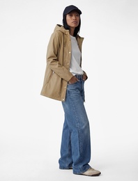 Uzun Kollu Cepli Fermuarlı Düğme Detaylı Kapüşonlu Yağmurluk